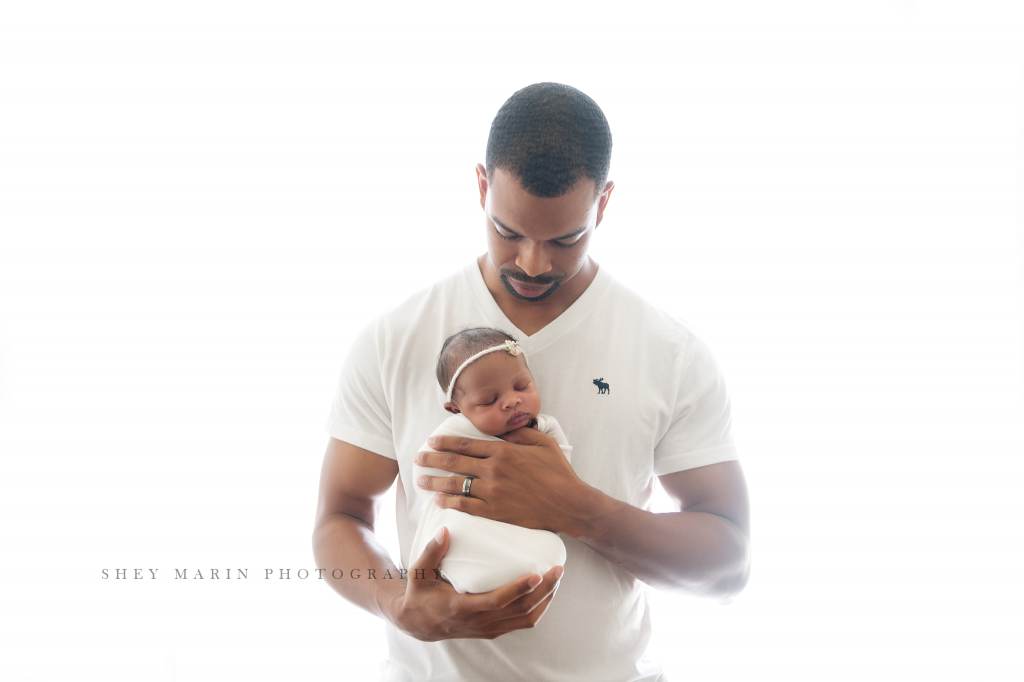 baby girl dream light with dad | Washington DC newborn photographer