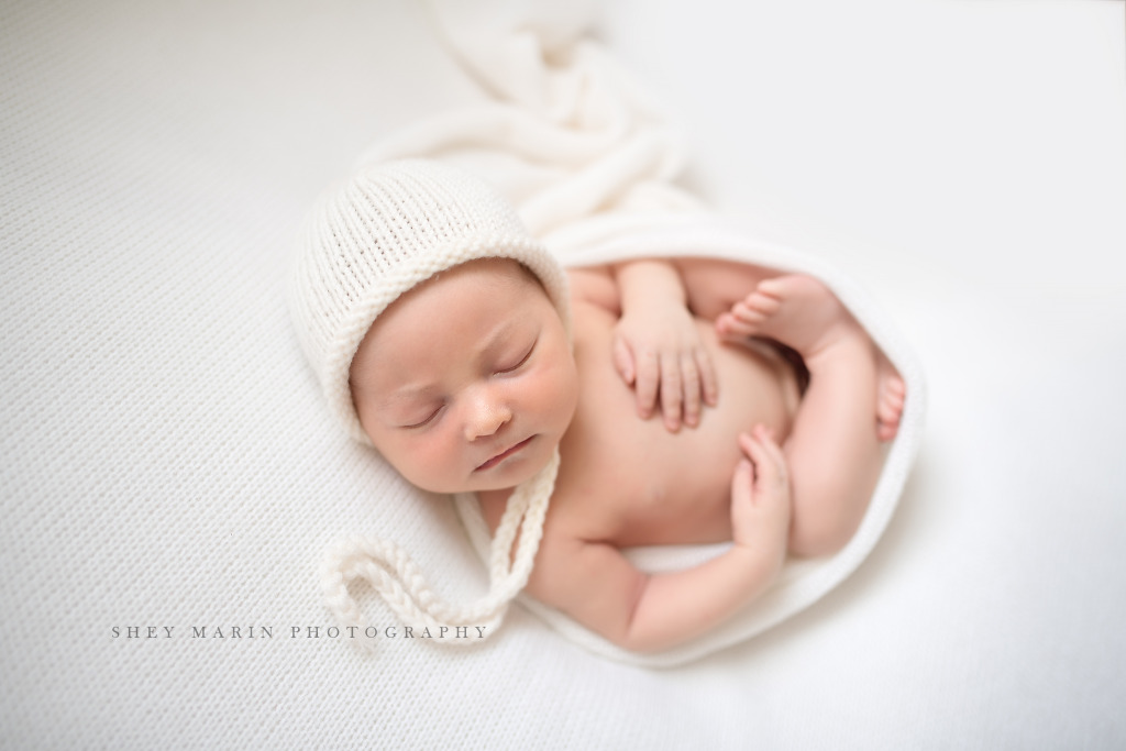 Frederick Maryland newborn baby photographer | nephew baby in cream hat
