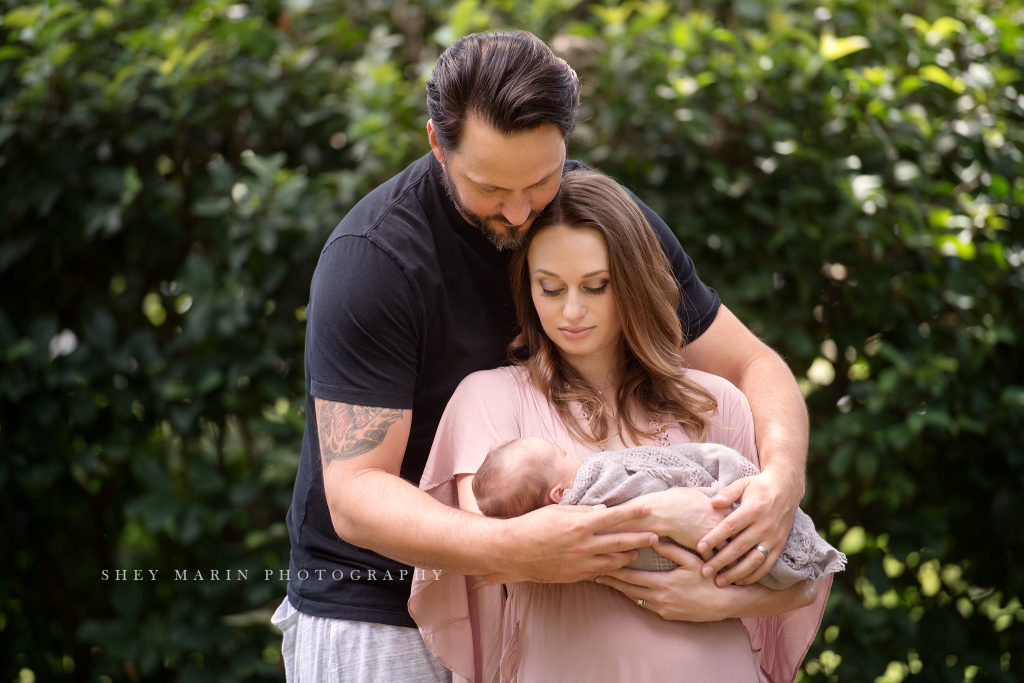 Frederick Maryland newborn baby photographer | nephew outside with parents
