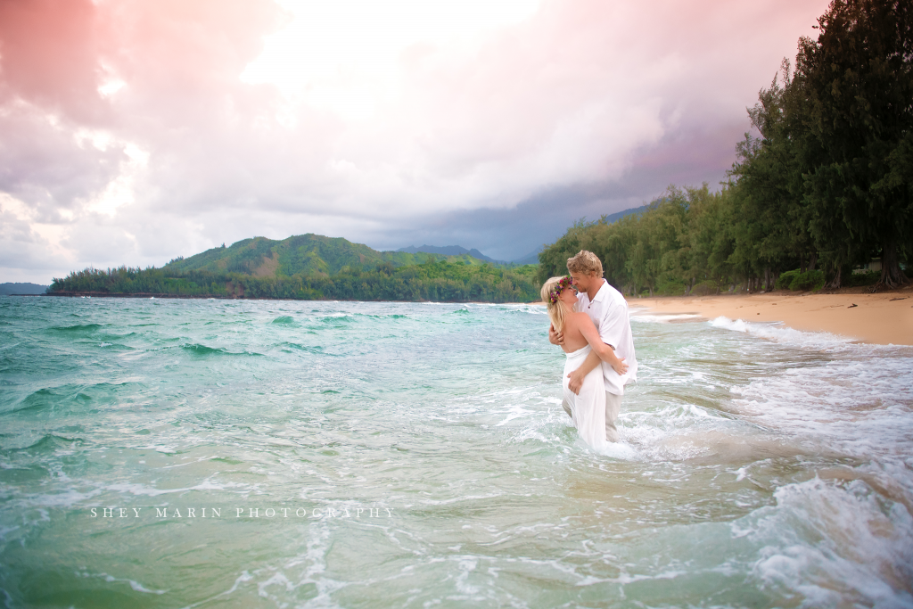 kauai family photographer couple