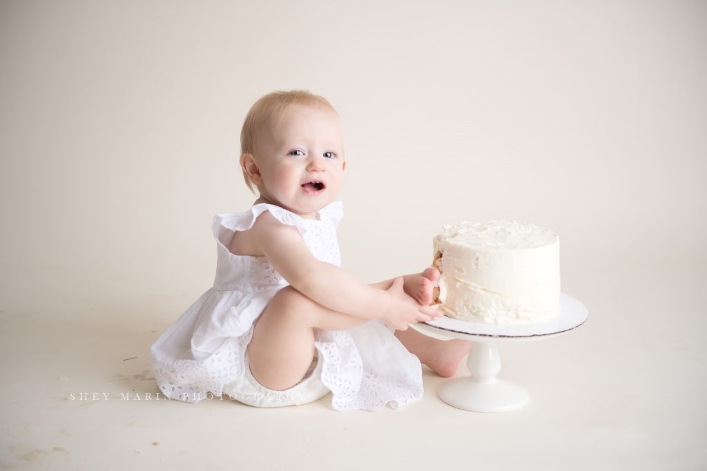 cake smash one year old frederick maryland photographer