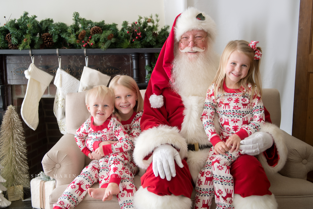 Santa Claus mini sessions Frederick Maryland photographer christmas pajamas