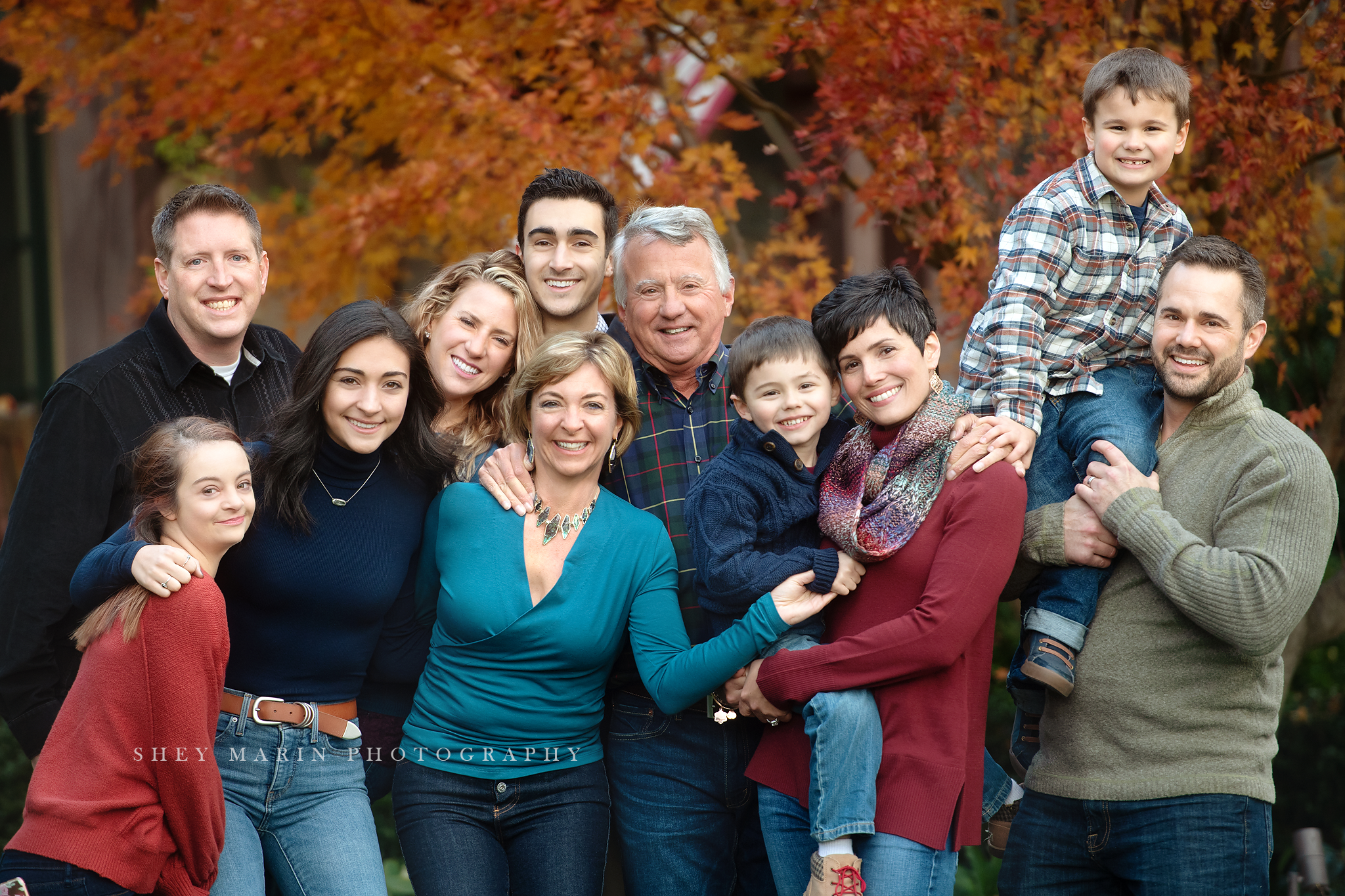 big extended family photosession frederick maryland