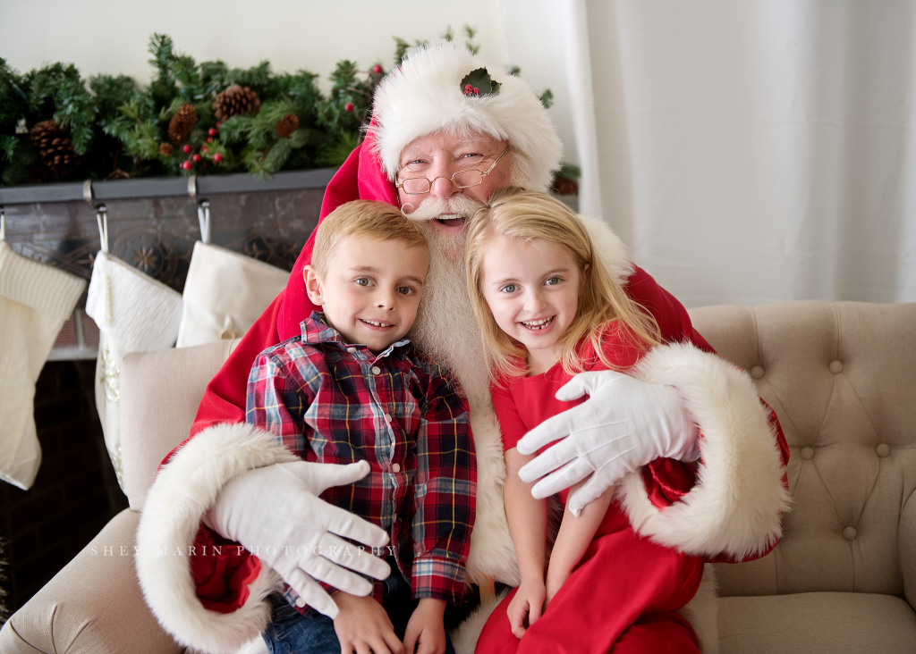 Santa Claus mini sessions Frederick Maryland photographer kids