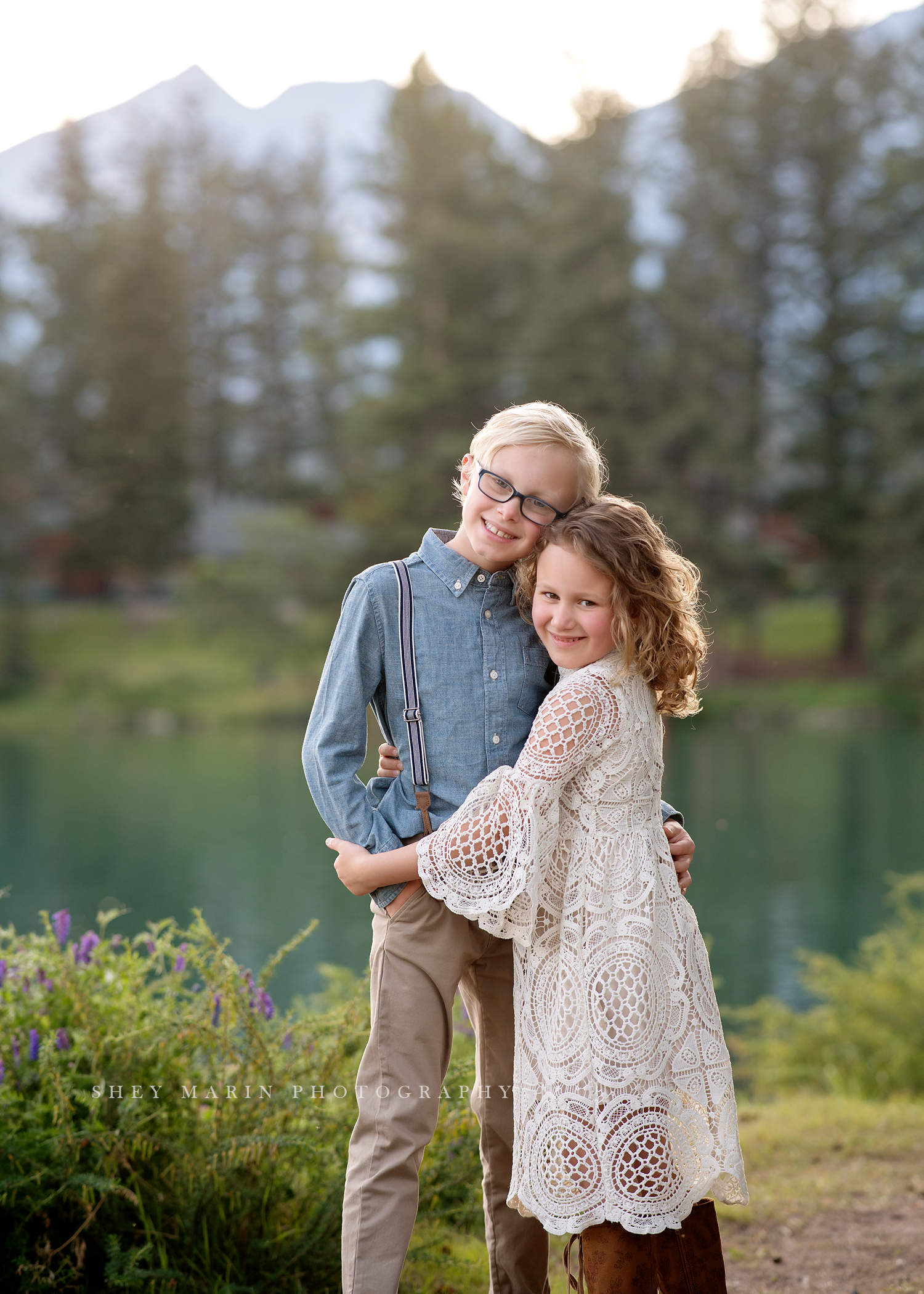 travel family photo session brother and sister by lake