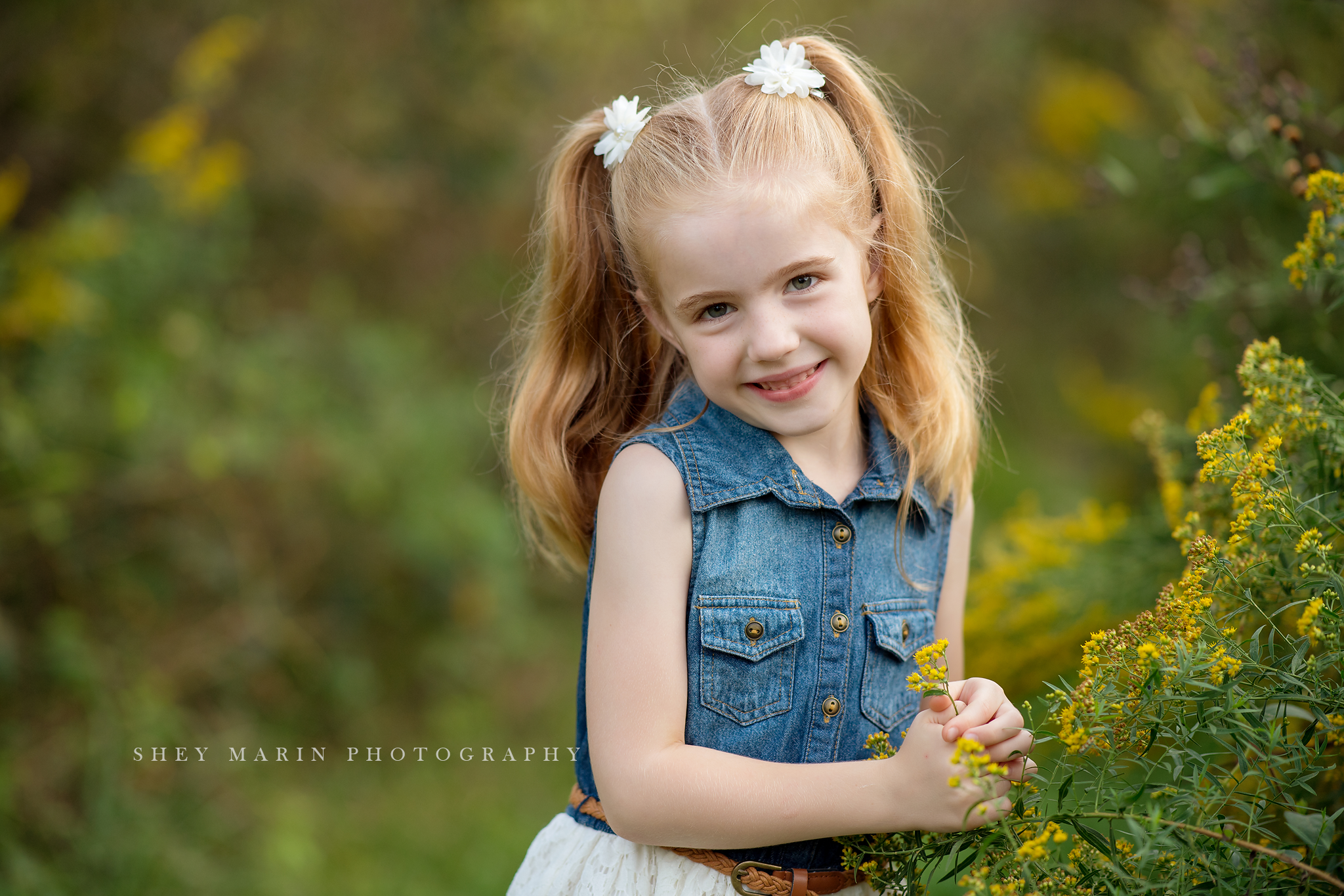 wildflowers and sisters Maryland family photographer