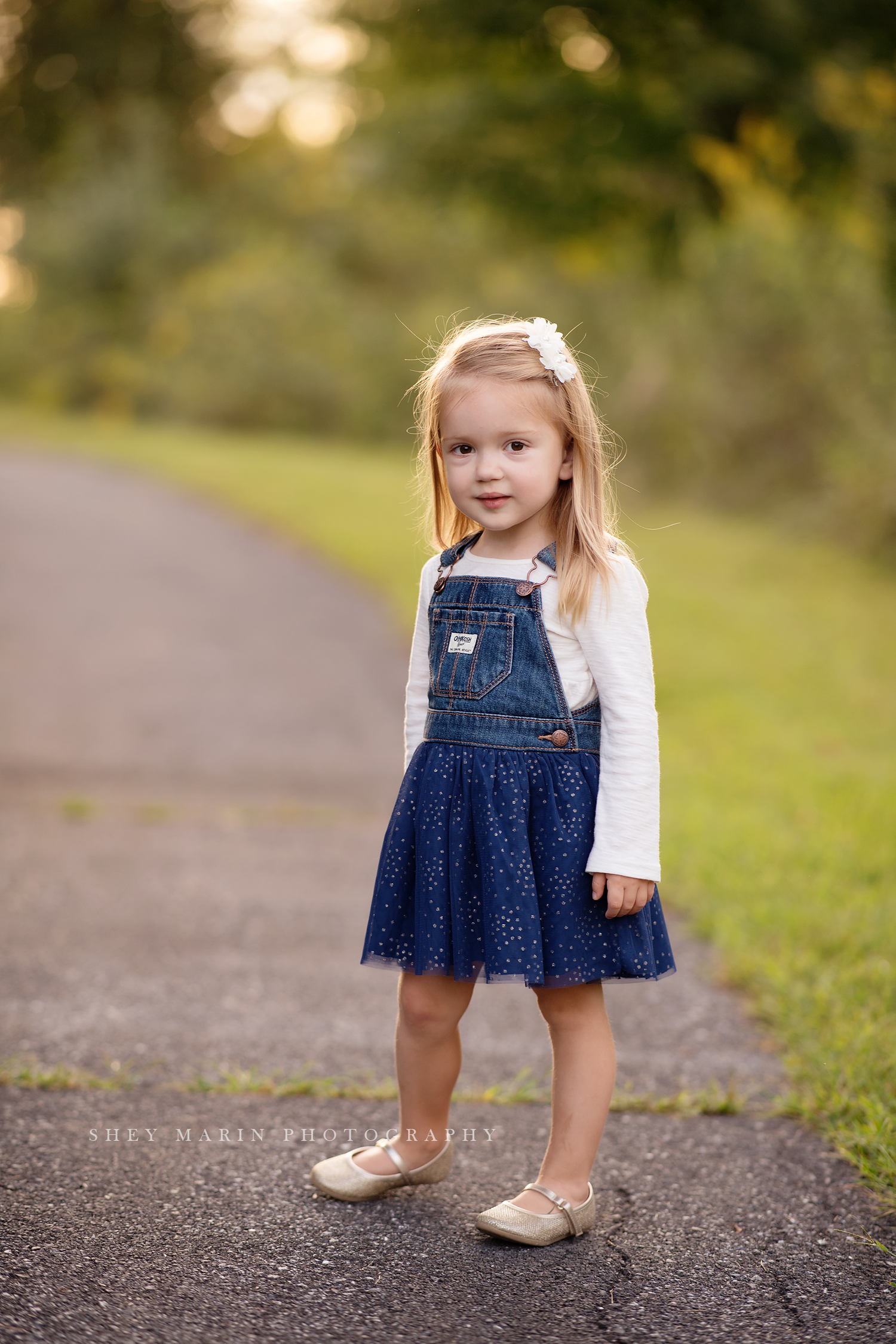 wildflowers and sisters Maryland family photographer