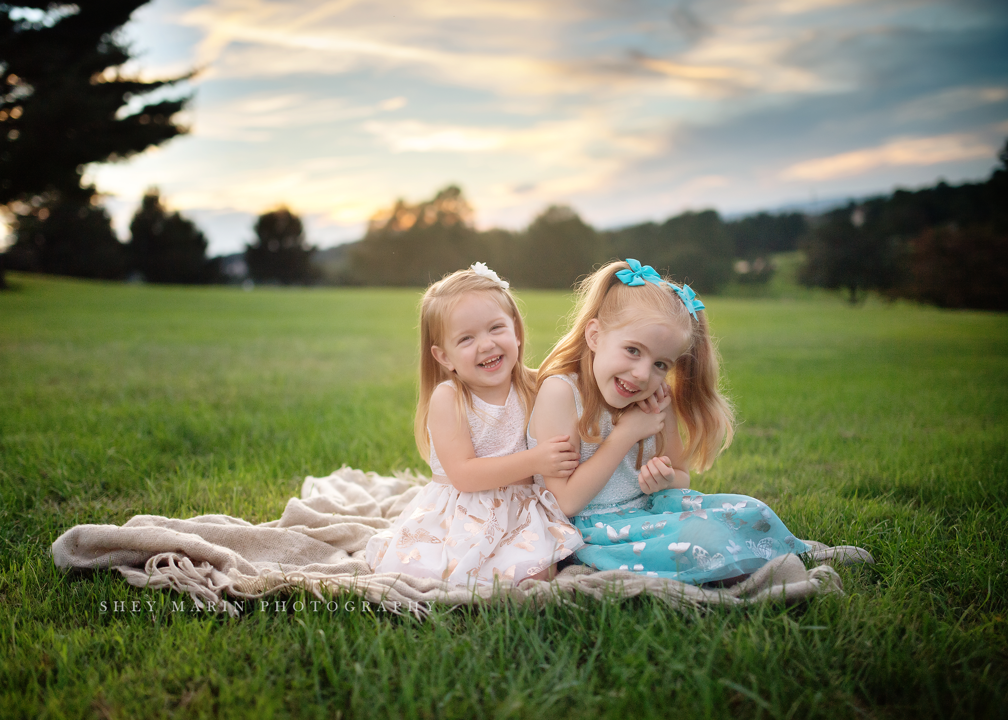 wildflowers and sisters Maryland family photographer