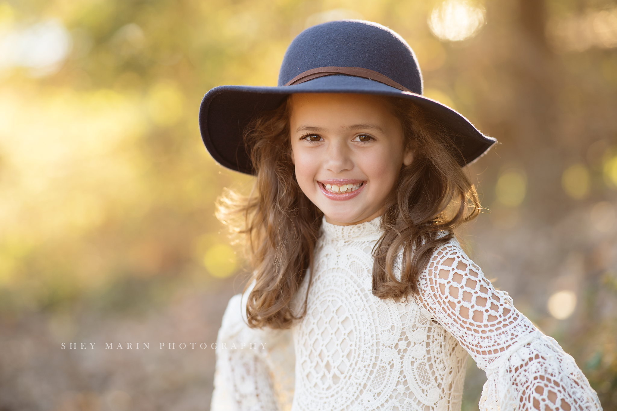 lake living fall family session in frederick maryland