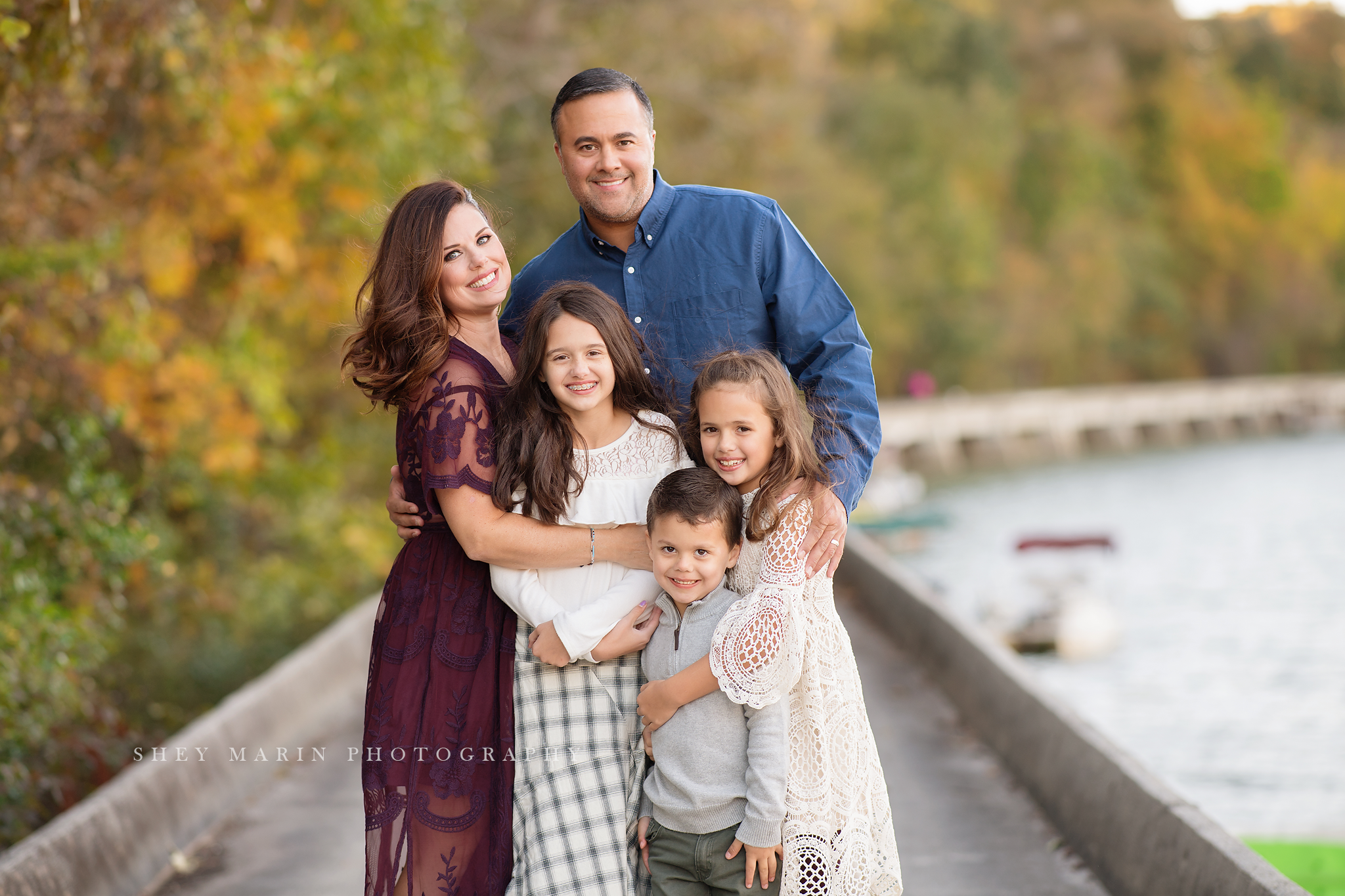 lake living fall family session in frederick maryland