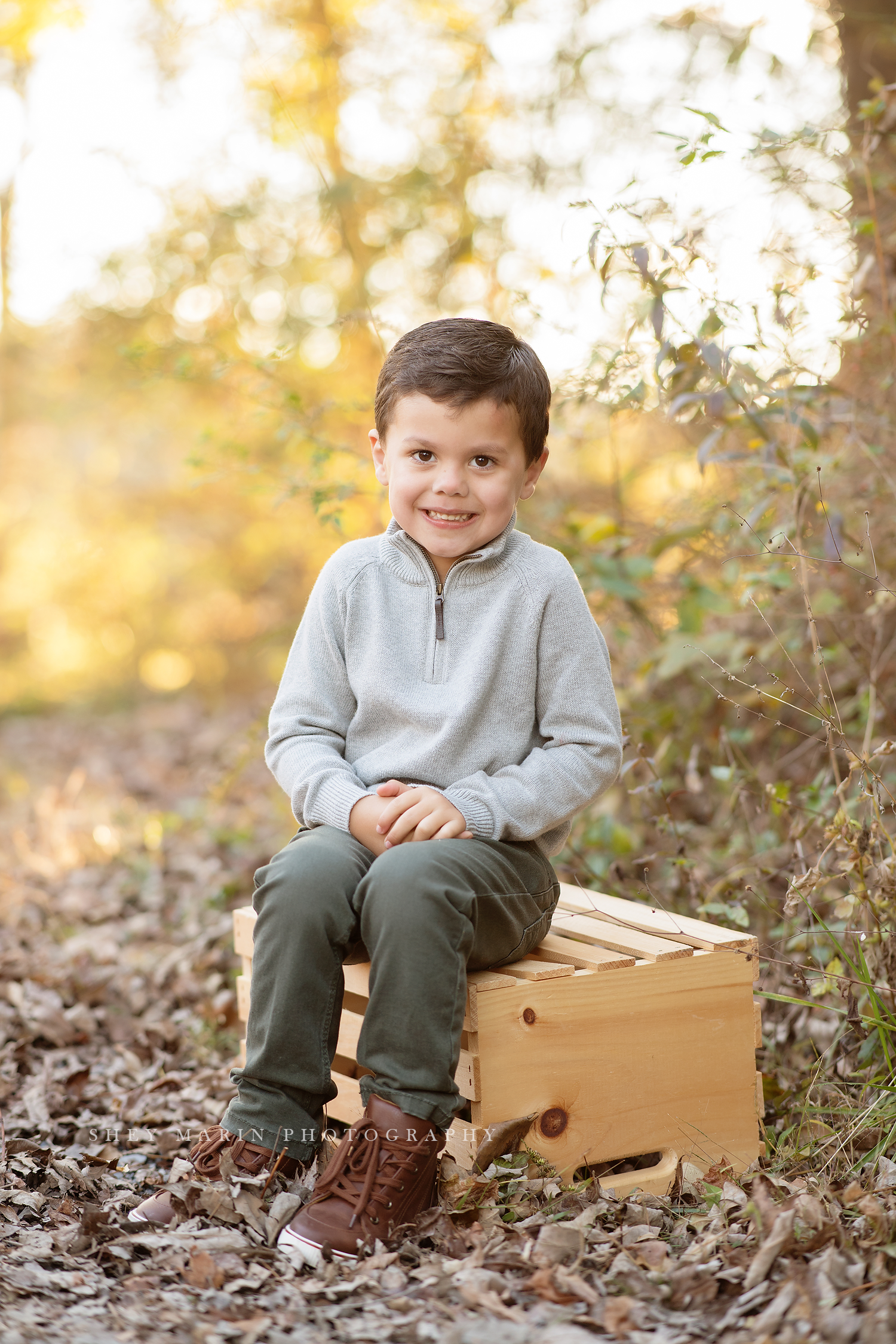 lake living fall family session in frederick maryland