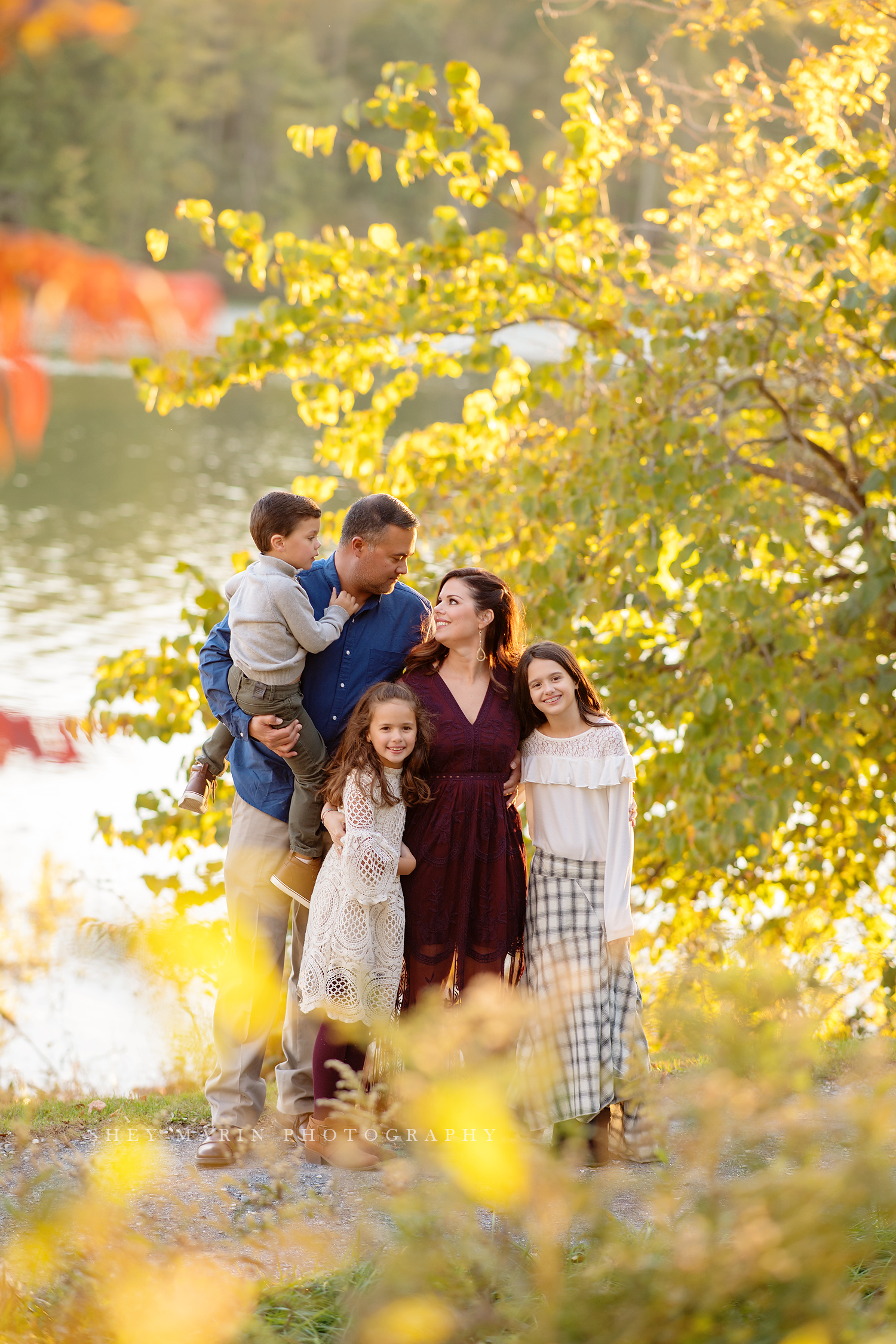 lake living fall family session in frederick maryland