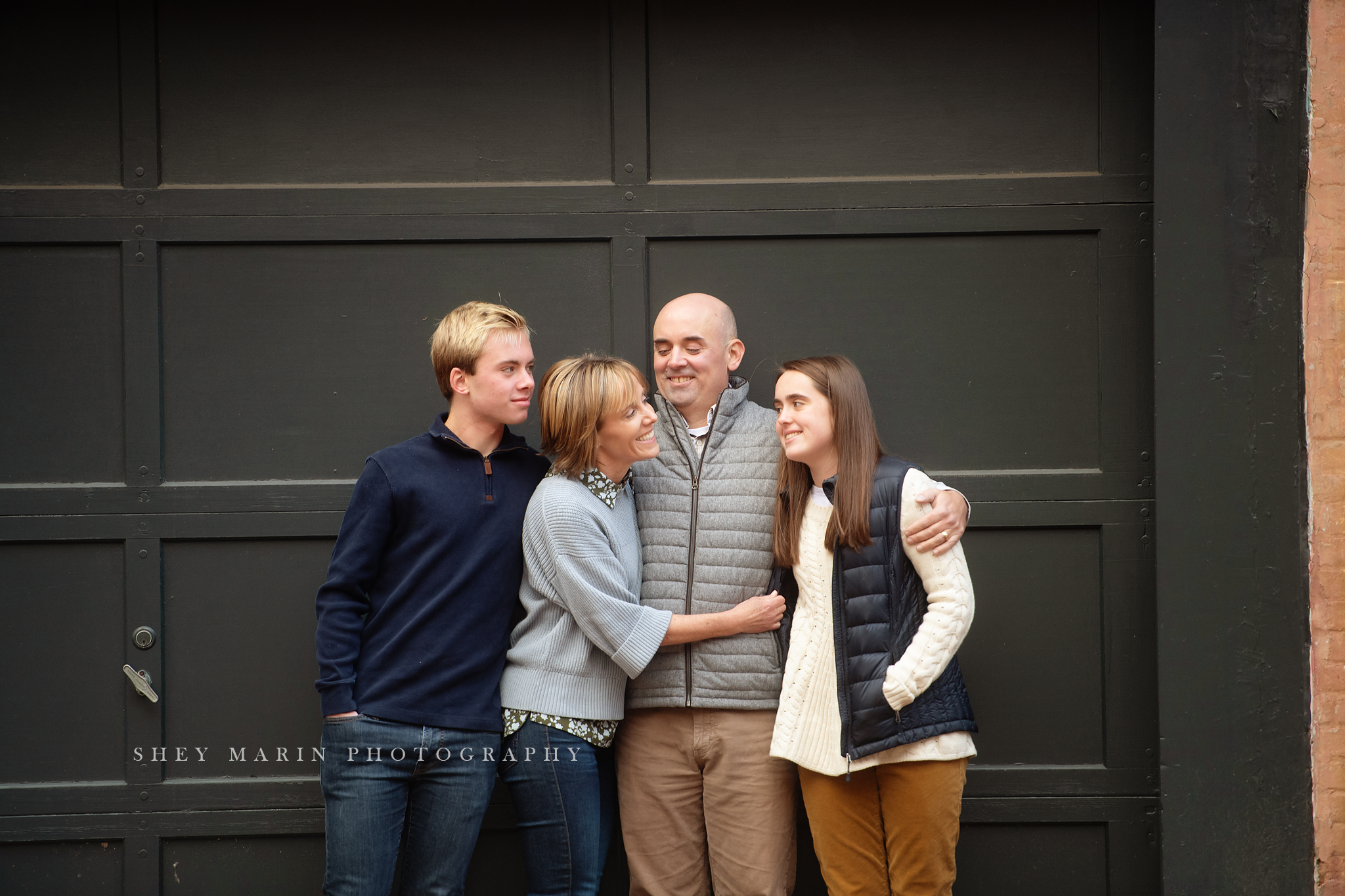 downtown frederick family photo session