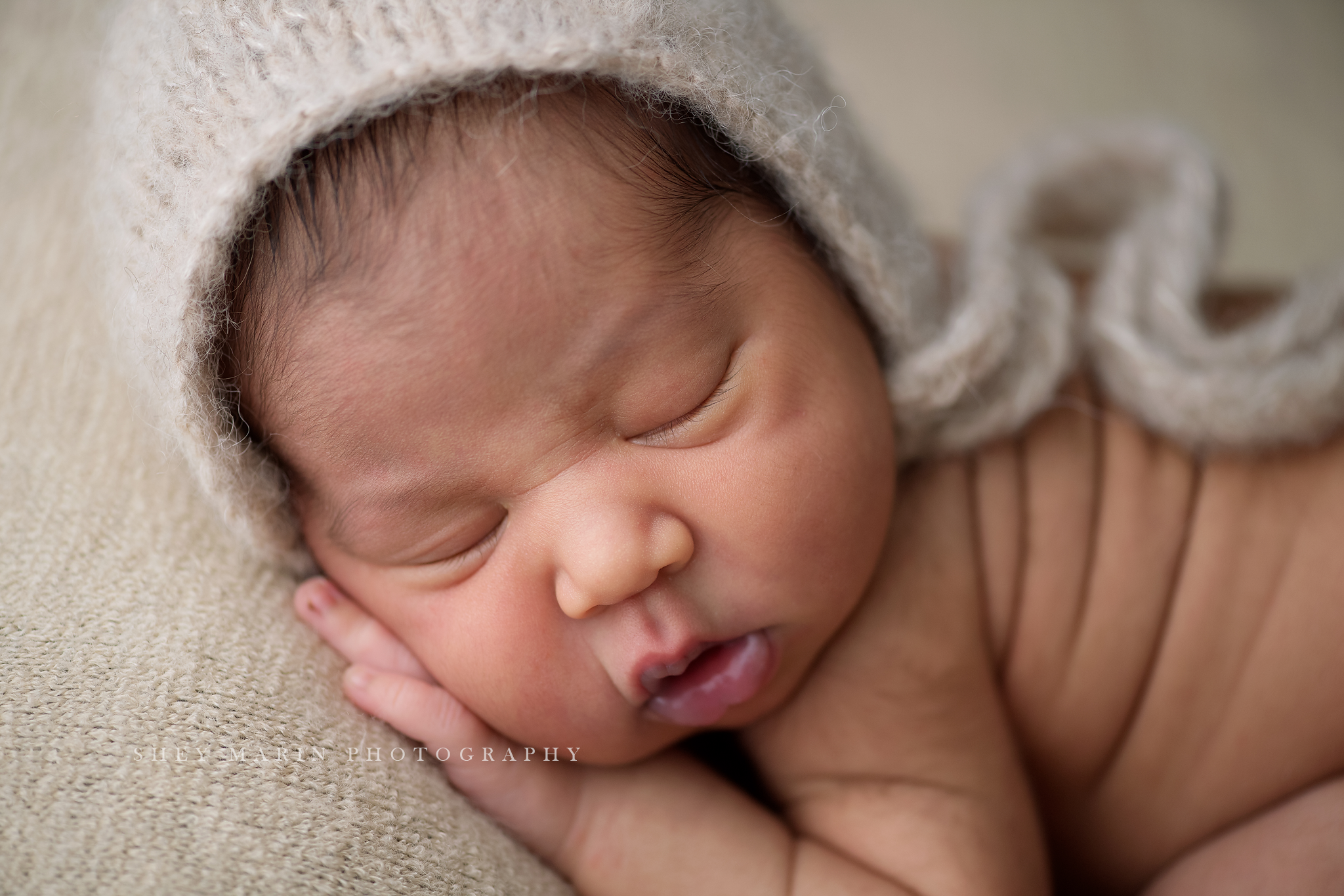 Washington DC adorable newborn photographer