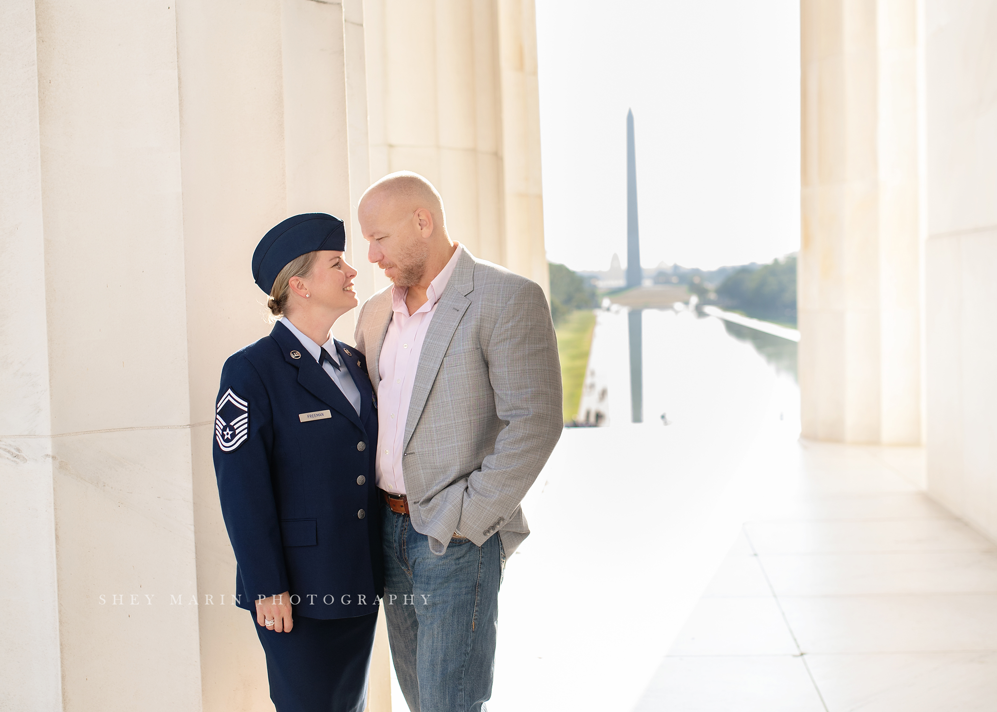 military couple lincoln memorial