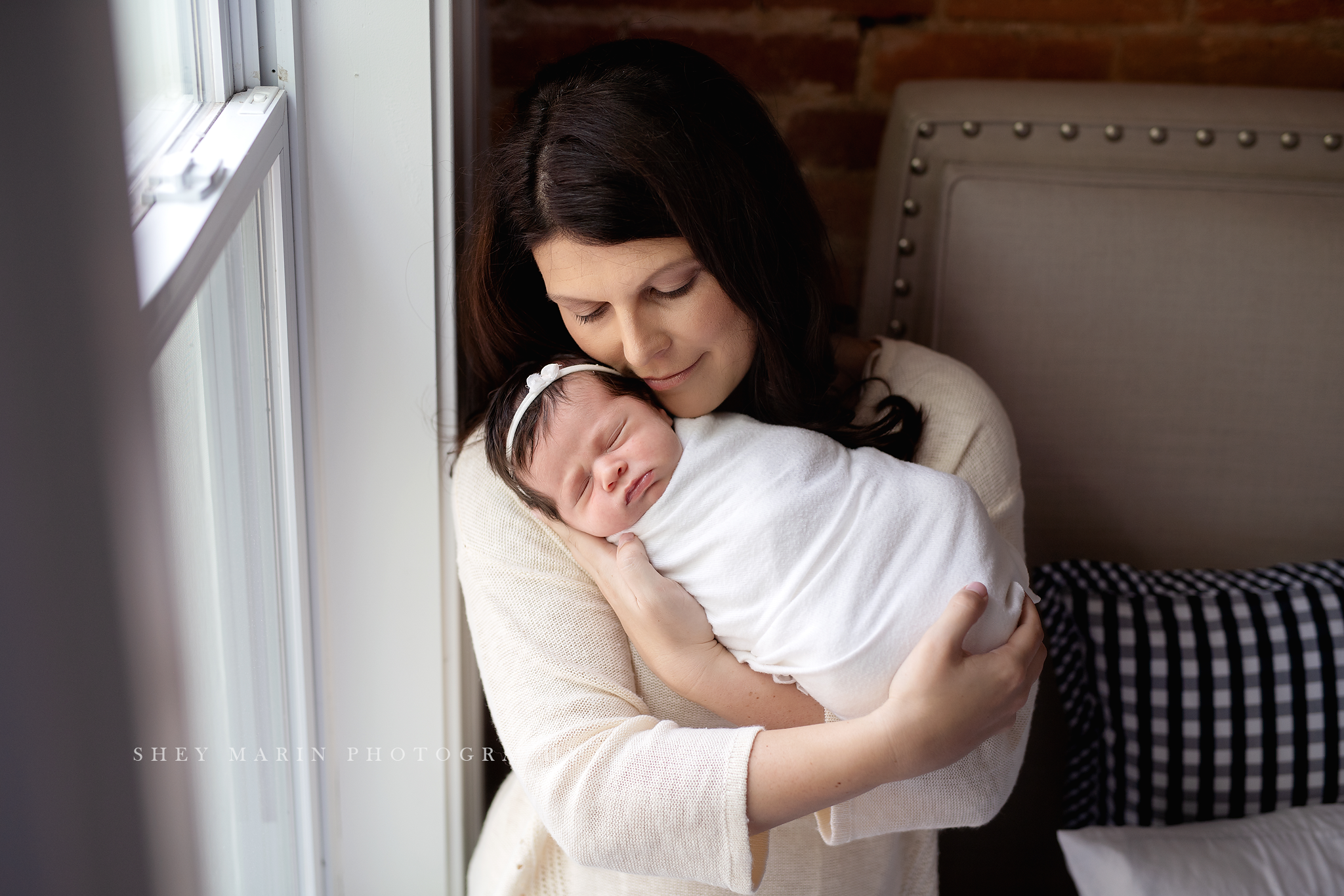 best lifestyle newborn photographer DC