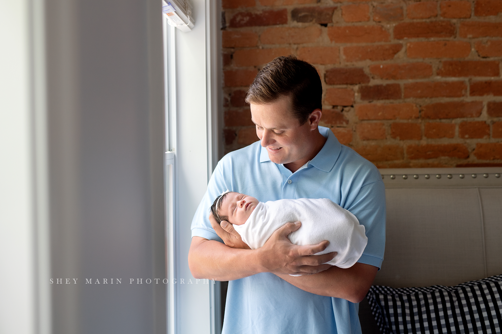 best lifestyle newborn photographer DC